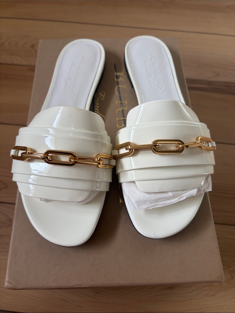 New Burberry Chain Patent Coleford Flat Sandal size 37